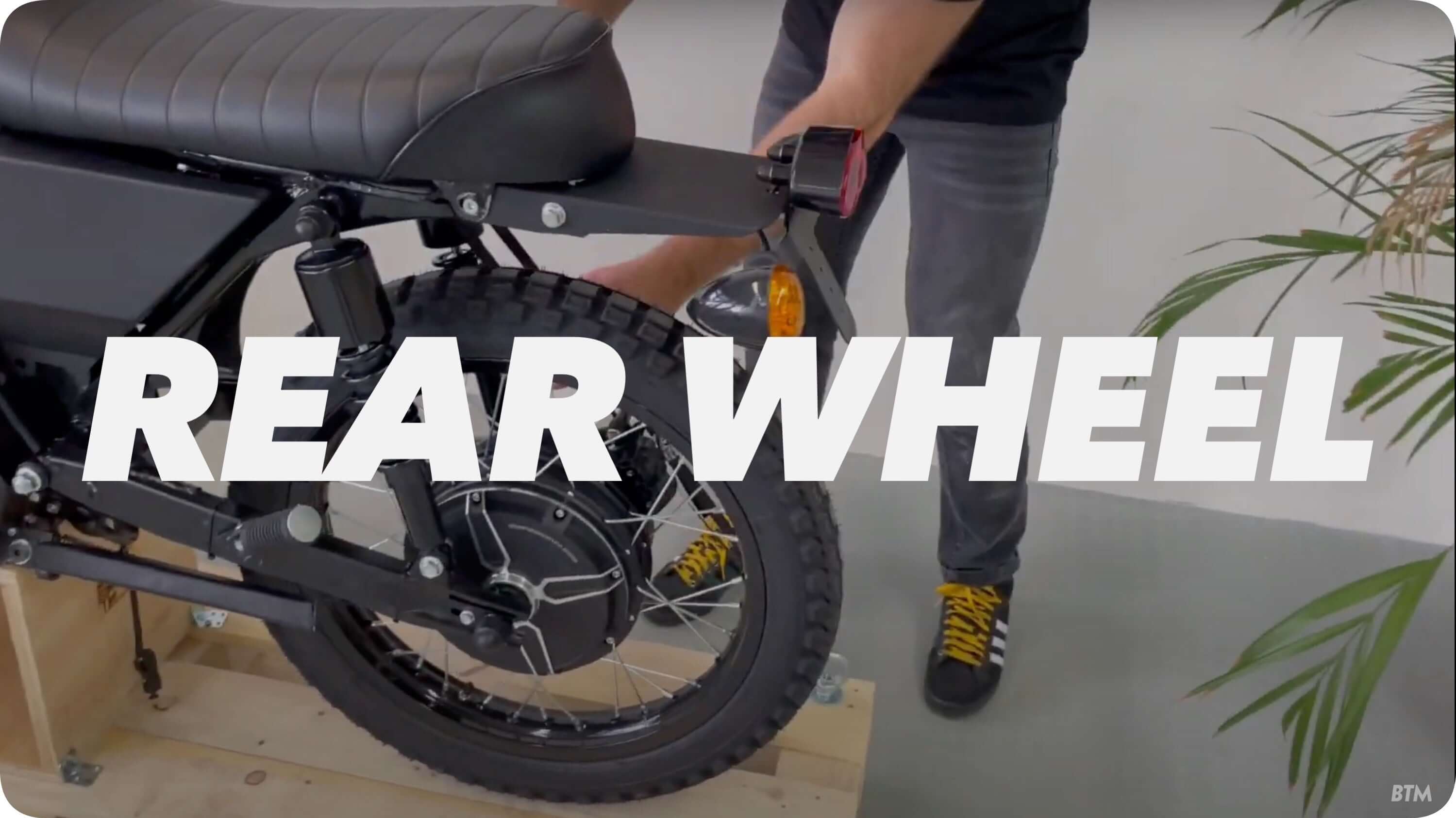 How to take off the rear wheel of your Electric Motorcycle