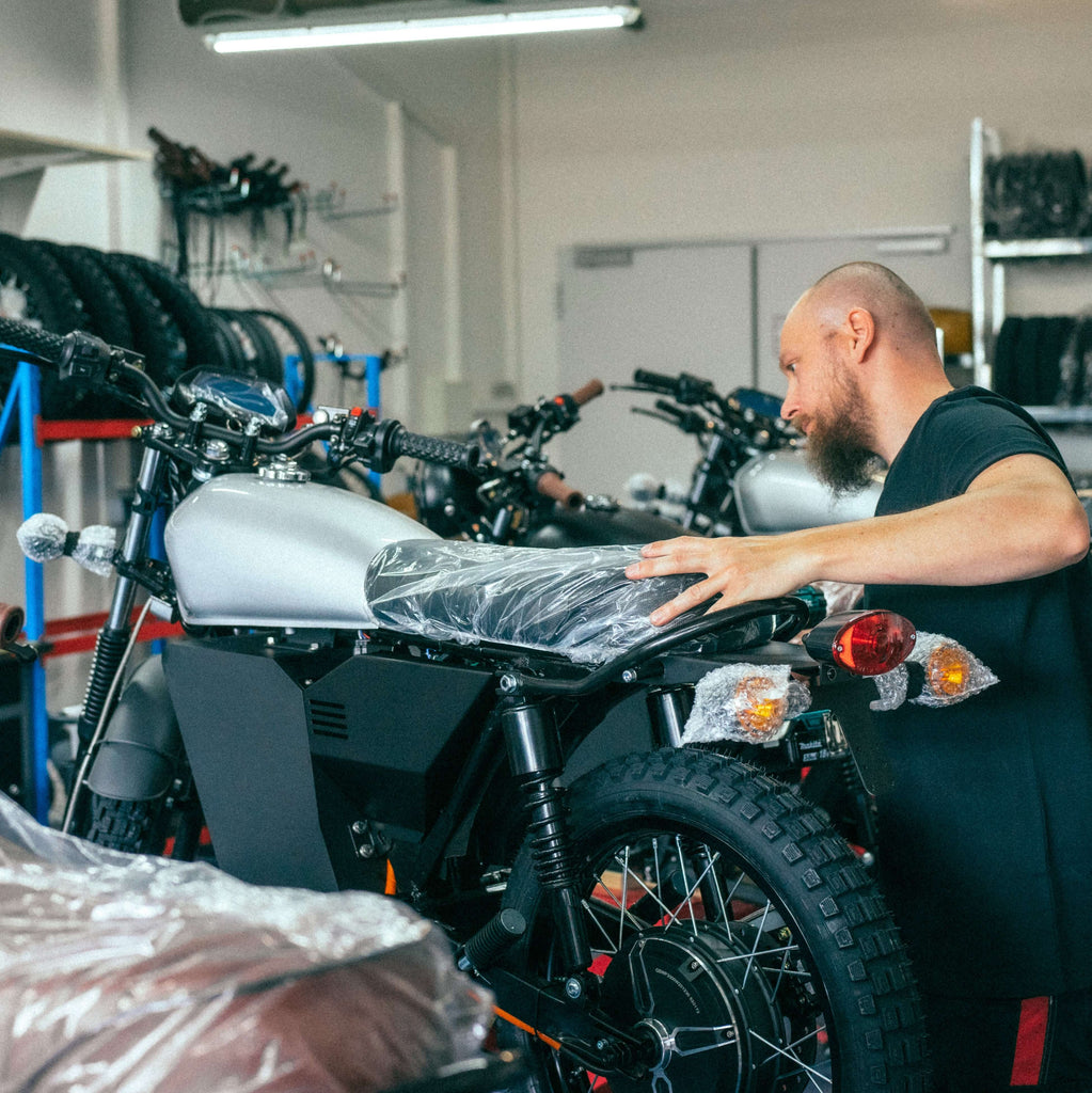 Electric Motorcycle Assembly & Manufacturing