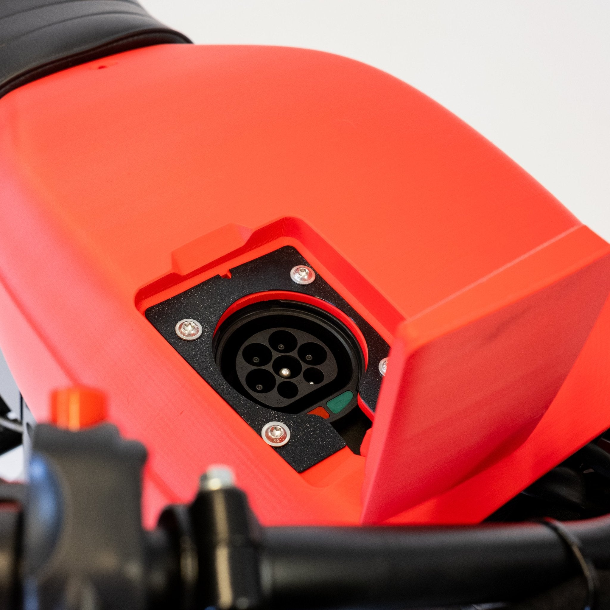 Bonfire Retrofit: 2 kW - Charge - Tank - Black Tea Motorbikes - Elektromotorräder hergestellt in Deutschland